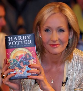 30 giugno1997: esce nel Regno Unito il primo volume di Harry Potter in lingua inglese, scritto da Joanne K. Rowling, Harry Potter e la pietra filosofale