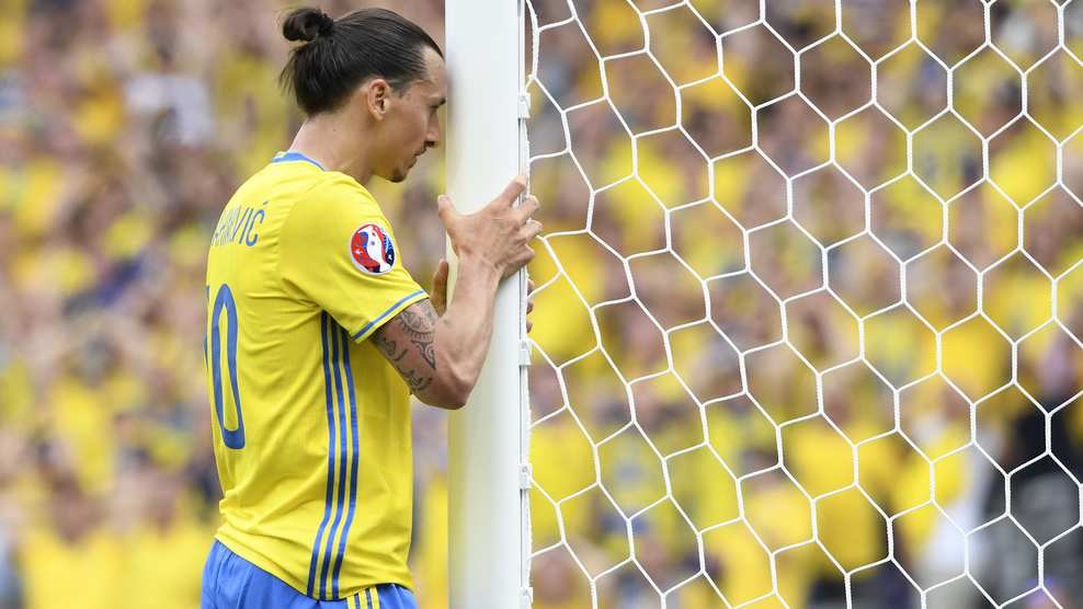 Sweden's forward Zlatan Ibrahimovic reacts during the Euro 2016 group E football match between Italy and Sweden at the Stadium Municipal in Toulouse on June 17, 2016. / AFP / JONATHAN NACKSTRAND (Photo credit should read JONATHAN NACKSTRAND/AFP/Getty Images)