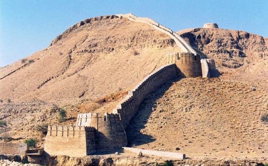 La Grande Muraglia Cinese nel deserto. photo Credits.