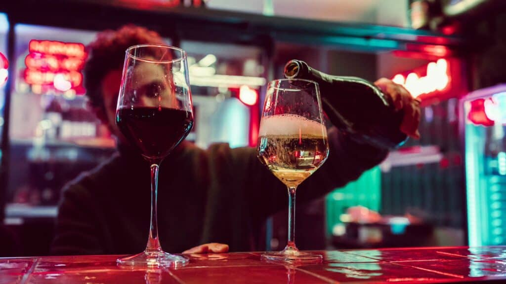 The Cineclub, due bicchieri di vino